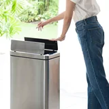 EKODELUXE kitchen bin in use