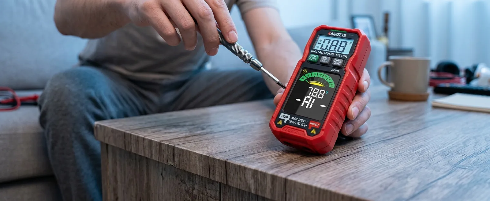 Customer review of KAIWEETS multimeter in living room