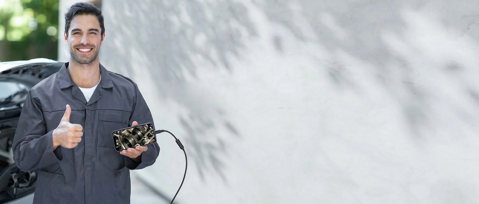 Customer using PHONEBORESCOPE for car diagnostics